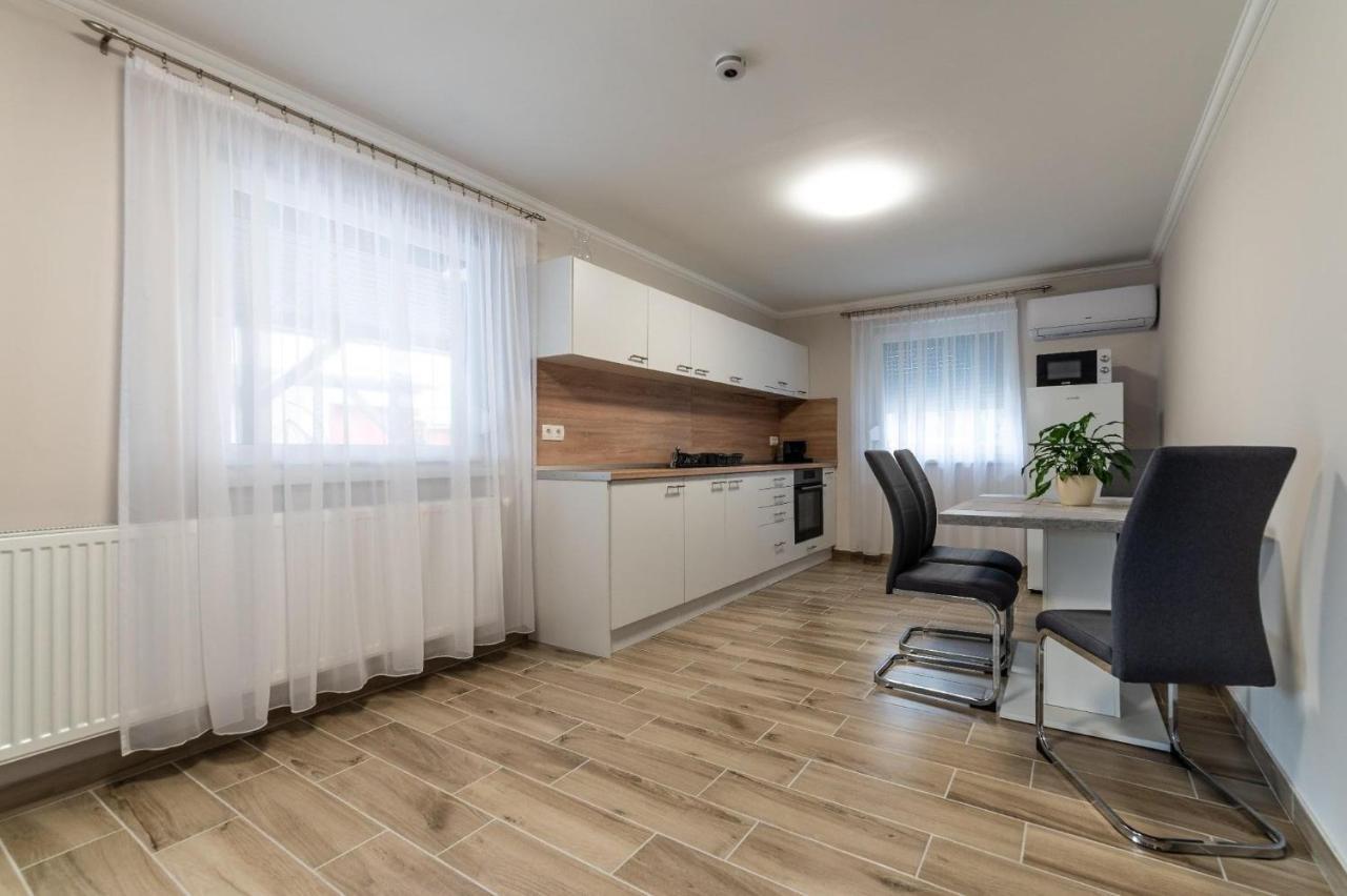 Napsugar & Virag Apartman Appartement Tiszafüred Buitenkant foto