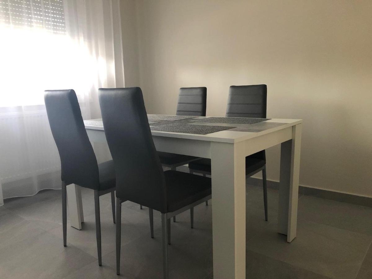 Napsugar & Virag Apartman Appartement Tiszafüred Buitenkant foto