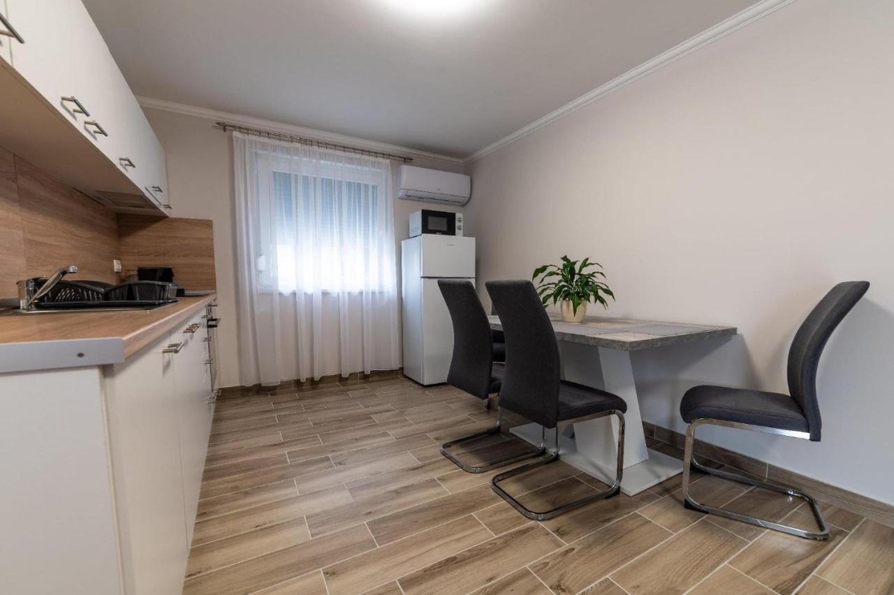 Napsugar & Virag Apartman Appartement Tiszafüred Buitenkant foto