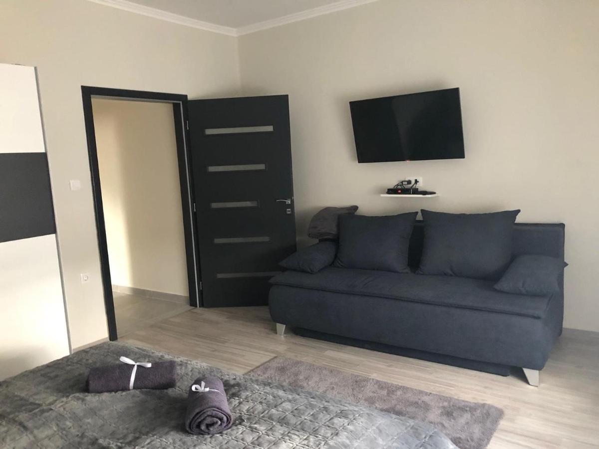 Napsugar & Virag Apartman Appartement Tiszafüred Buitenkant foto