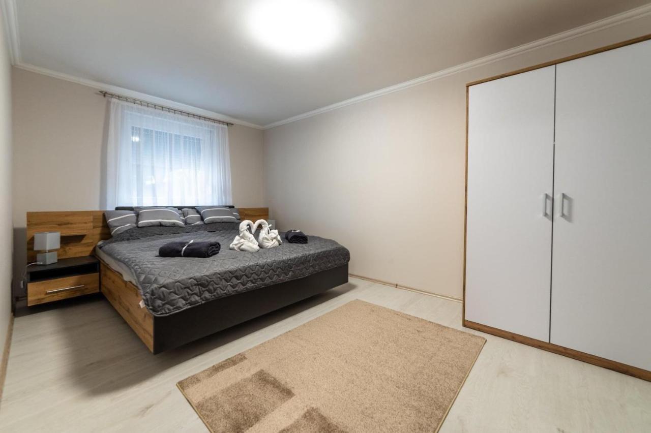 Napsugar & Virag Apartman Appartement Tiszafüred Buitenkant foto