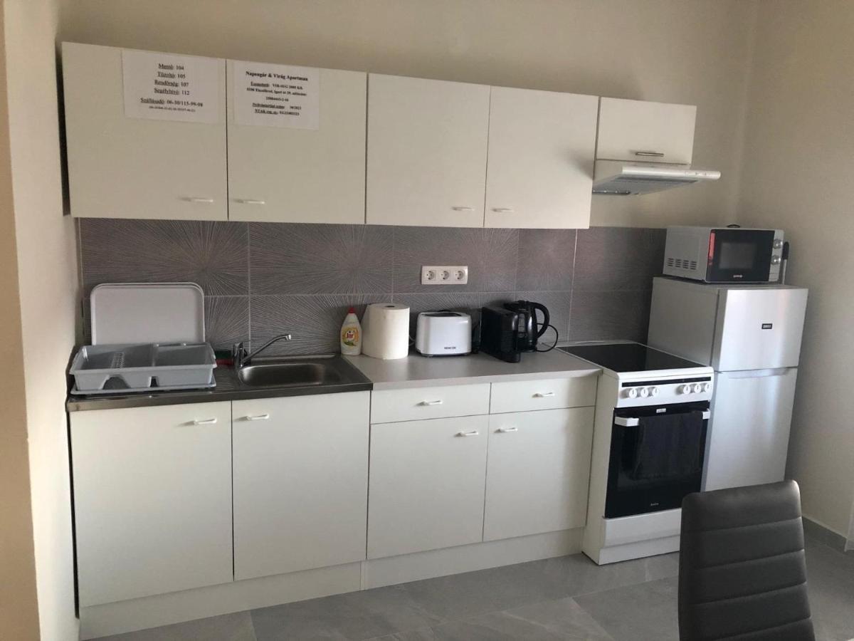 Napsugar & Virag Apartman Appartement Tiszafüred Buitenkant foto