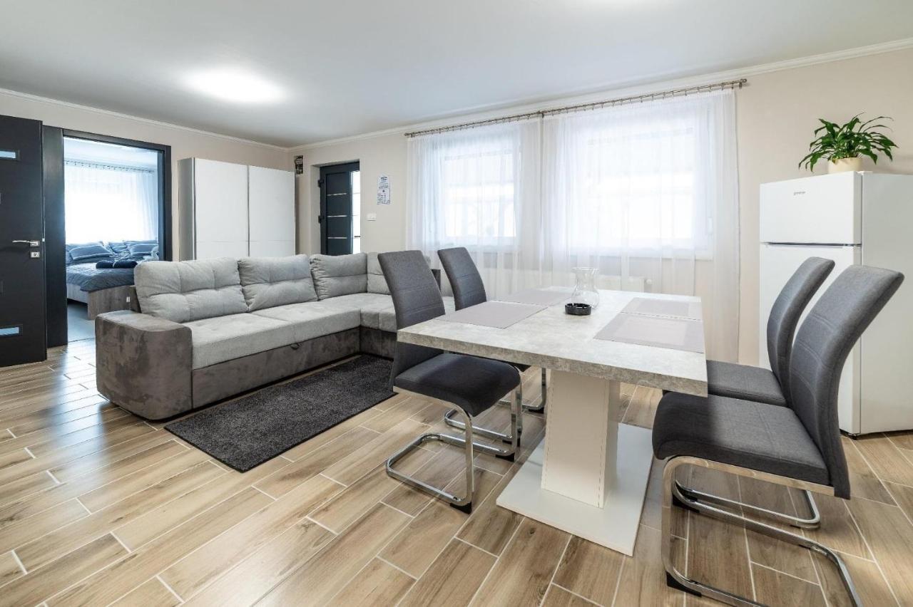 Napsugar & Virag Apartman Appartement Tiszafüred Buitenkant foto